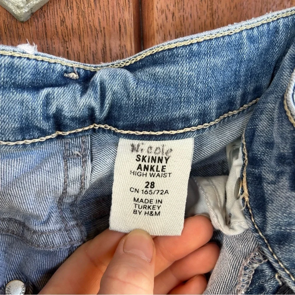 & Denim Distressed Skinny Jeans - Picture 5 of 9